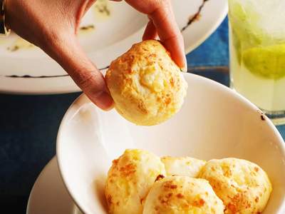 Pão de Queijo de Liquidificador COM Outras Versões Para Comer a Qualquer Hora