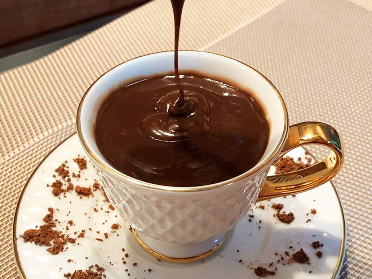 Chocolate Quente Cremoso, Simples E Caseiro + Versões de Sabores Incríveis