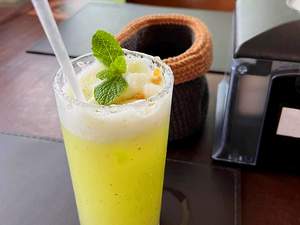 Suco de abacaxi com hortelã: refresco dourado