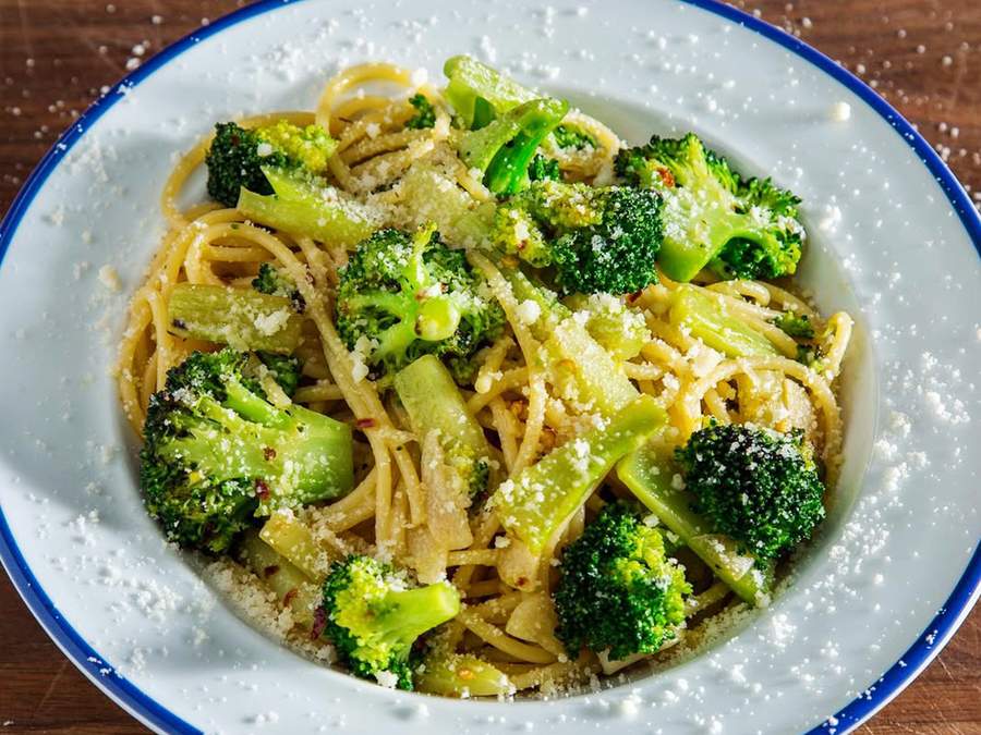 Macarrão com brócolis: o cremoso que vai te conquistar