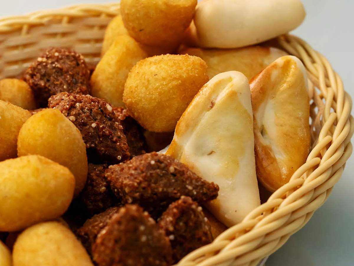 23 Receitas de Salgadinho Frito E Assado No Forno + Opções Para os Momentos Mais Especiais