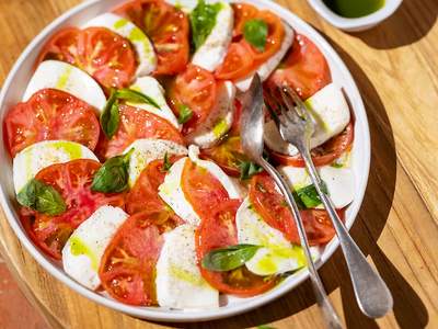 Salada Caprese COM Preparos Variados Para Refrescar Suas Refeições