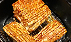 Barriga de Porco: Crocância Dourada que Derrete na Boca